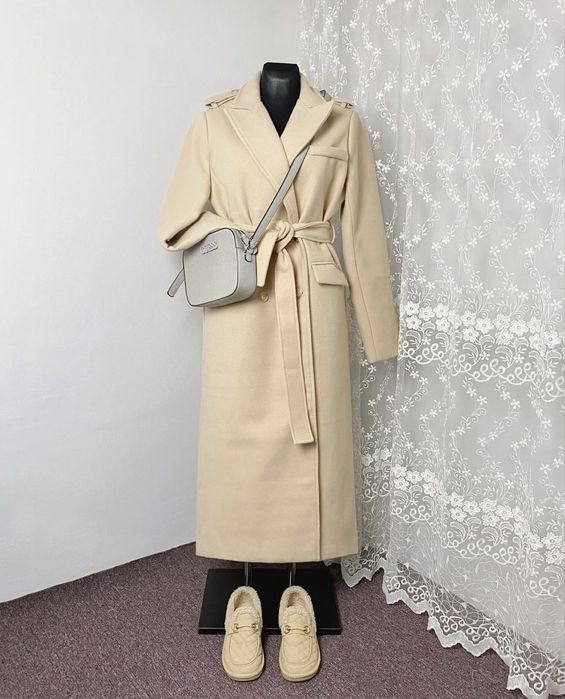 Пальто бежеве нове