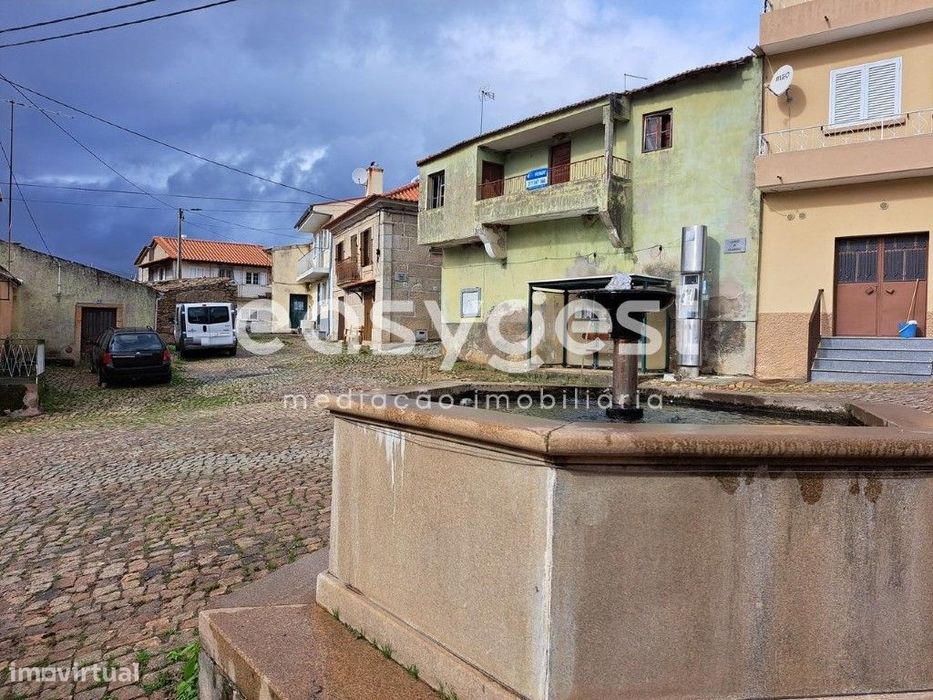 Moradia para recuperar na aldeia de Souto da Velha, Torre de Moncorvo.