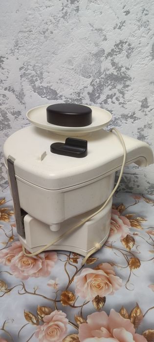 Соковитискач Соковыжималка СВПП 301