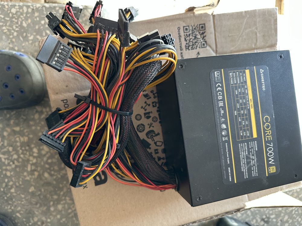 Блок живлення 700W