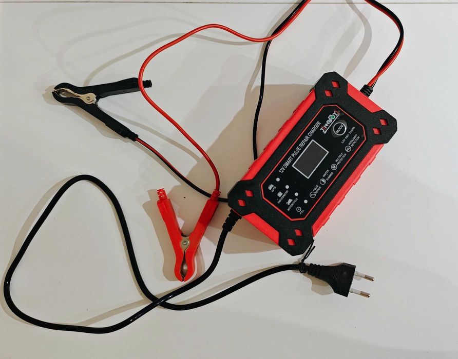 Automatyczny Inteligentny Prostownik Ładowarka Akumulatora LCD 12V 6A