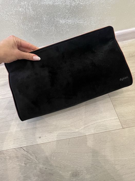 Выпрямитель утюжок  для волос от  Dyson