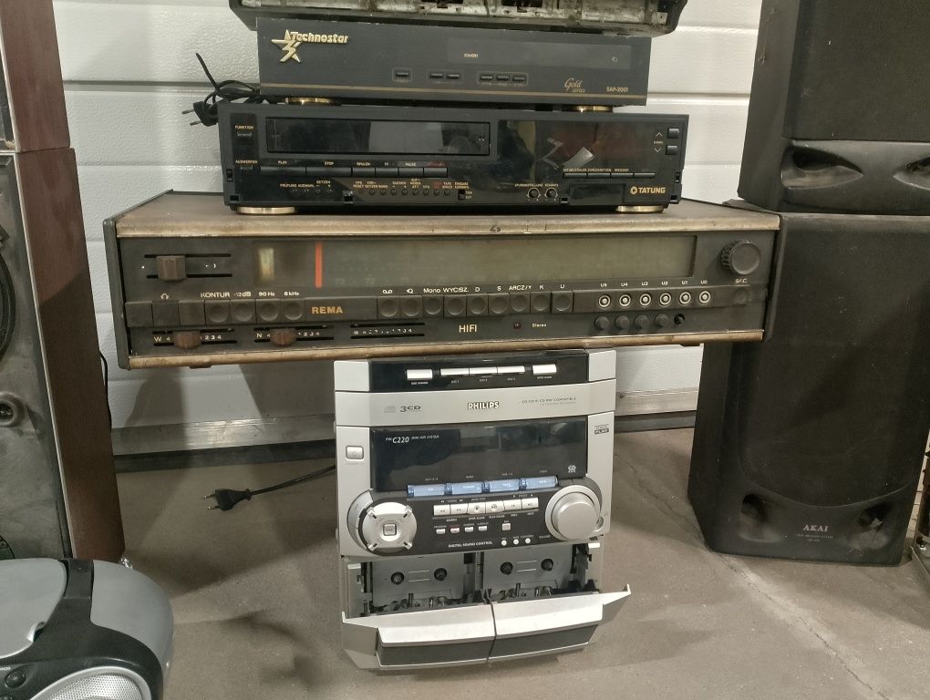 Stare radio kolumny wieża złom