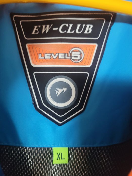 Куртка для катання на лижах або борді