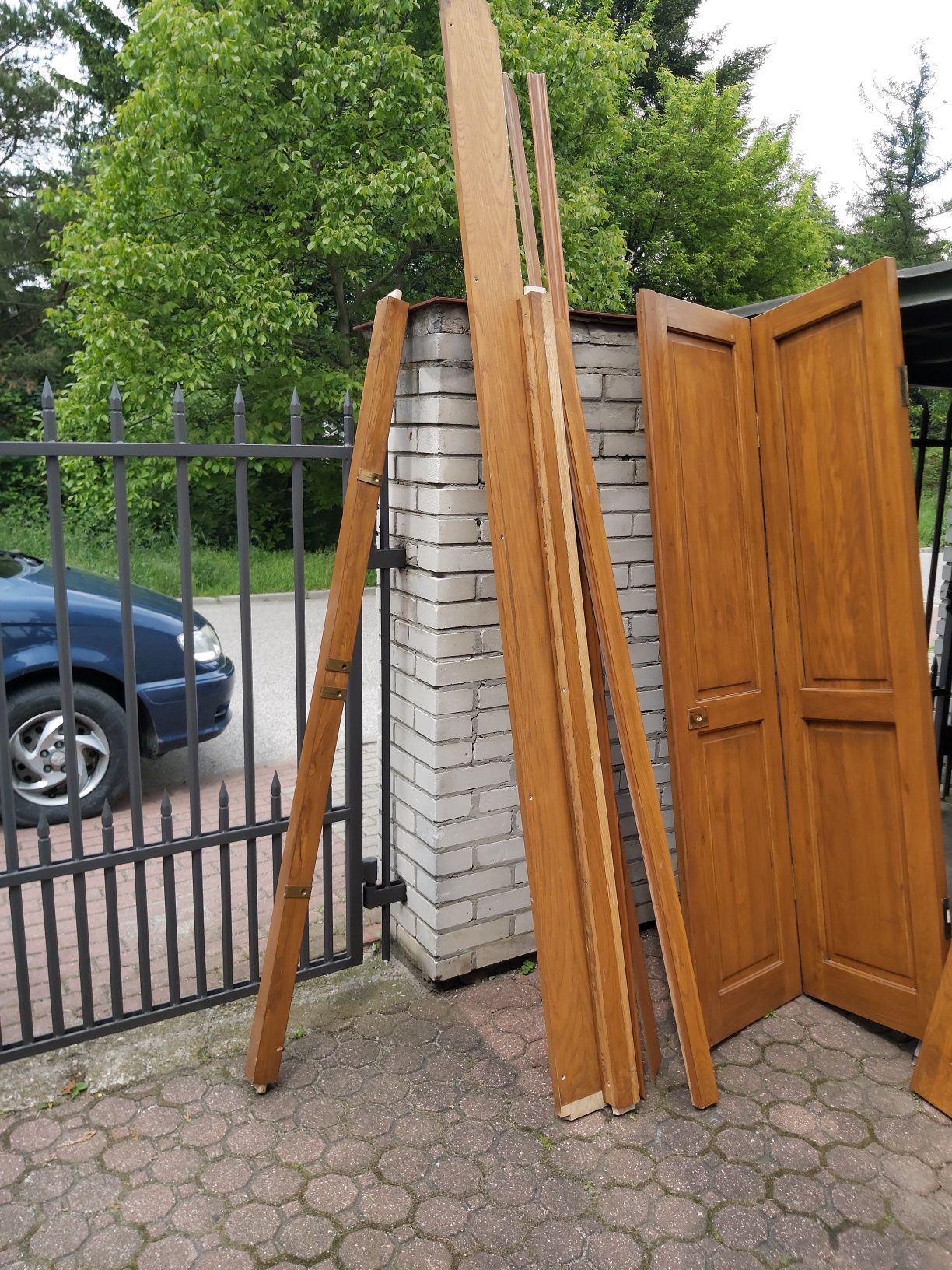 Ściana z drzwiami drewniana ręczna robota jesion dębina wrota