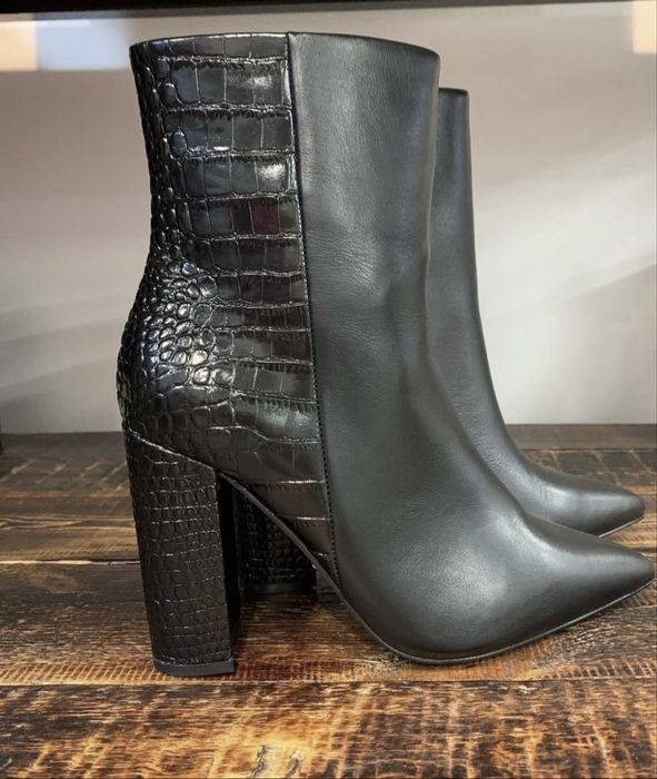 Чобітки шкіряні Guess