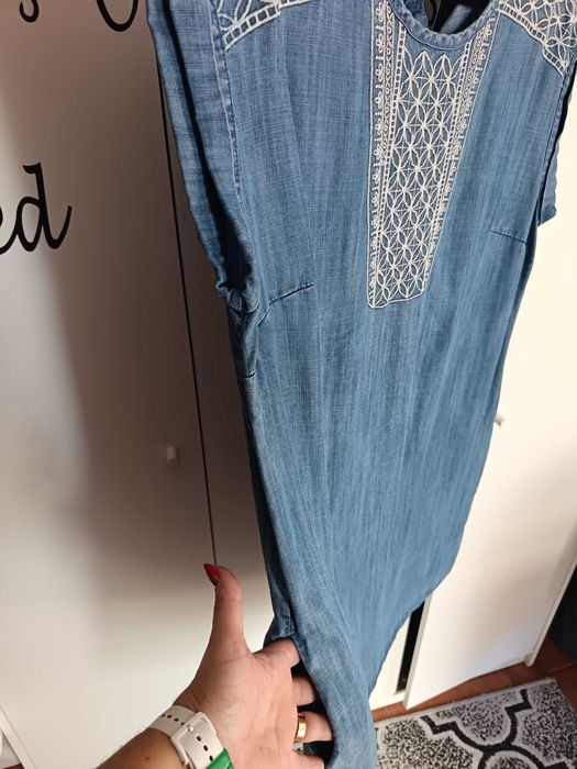 Vários vestidos para venda