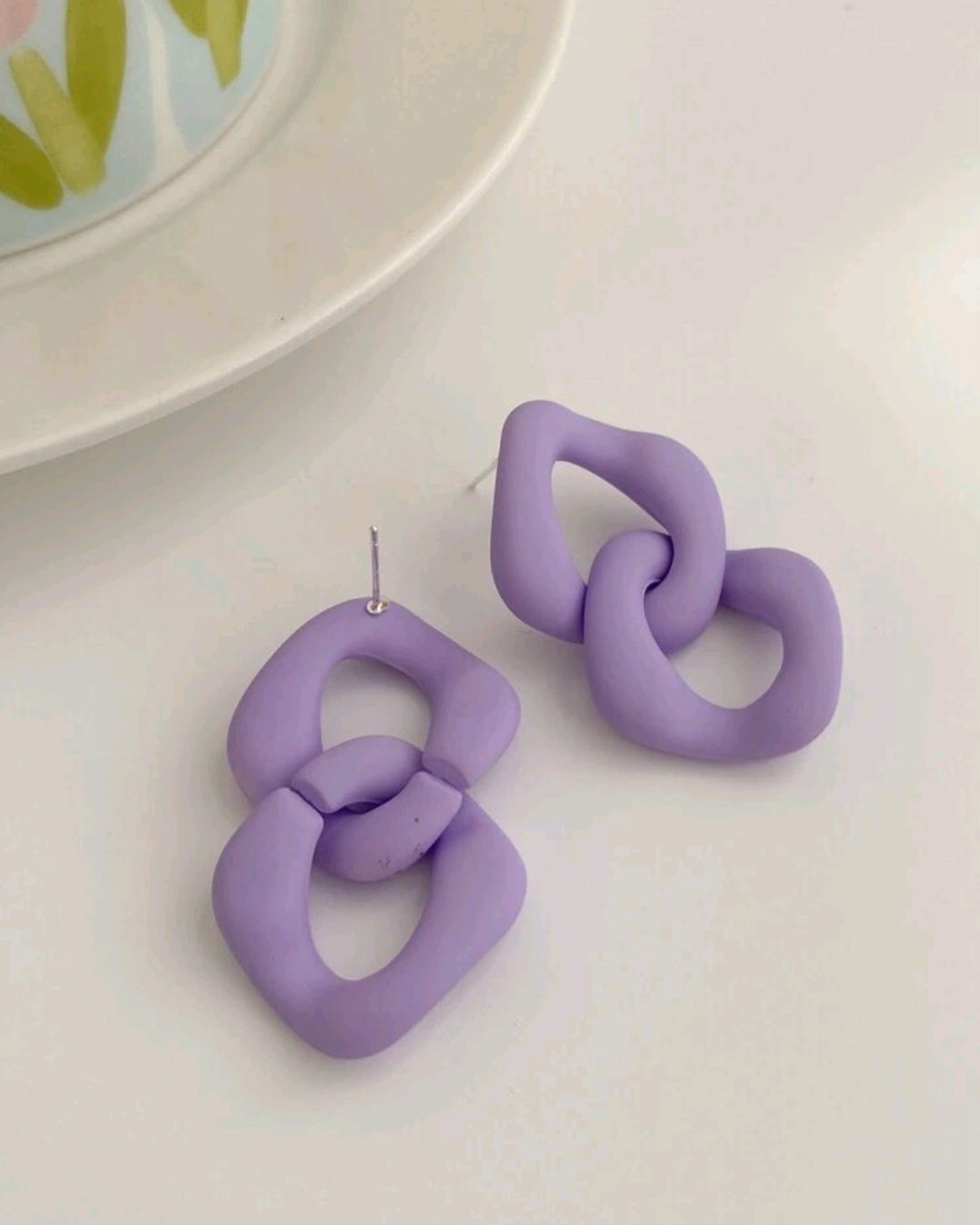 Kolczyki łańcuszki akrylowe kolor lila