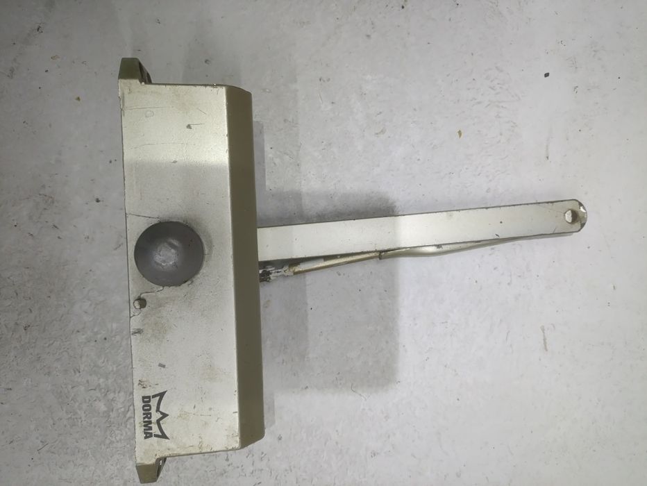 Domykacz drzwi Dorma