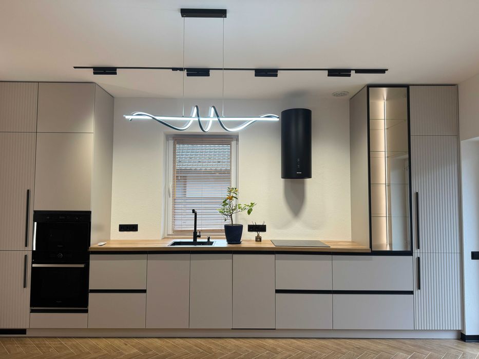 Котедж з сучасним ремонтом у курортному Ворзелі! Мінімальне оформлення