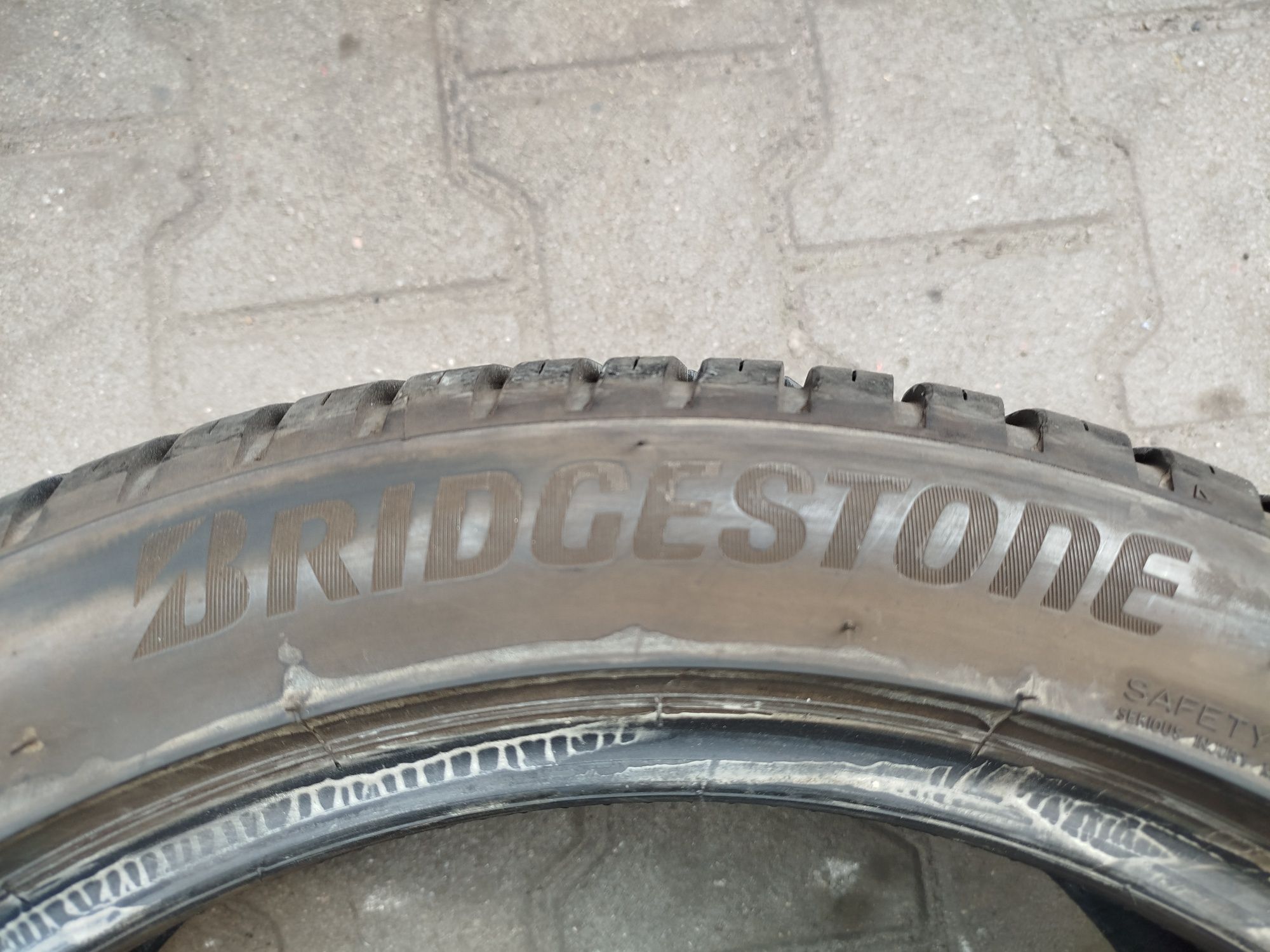 Opony całoroczne Bridgestone 215/50R18