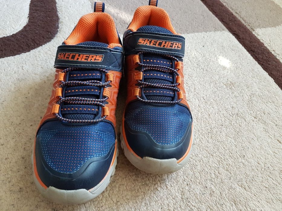 Детские кроссовки