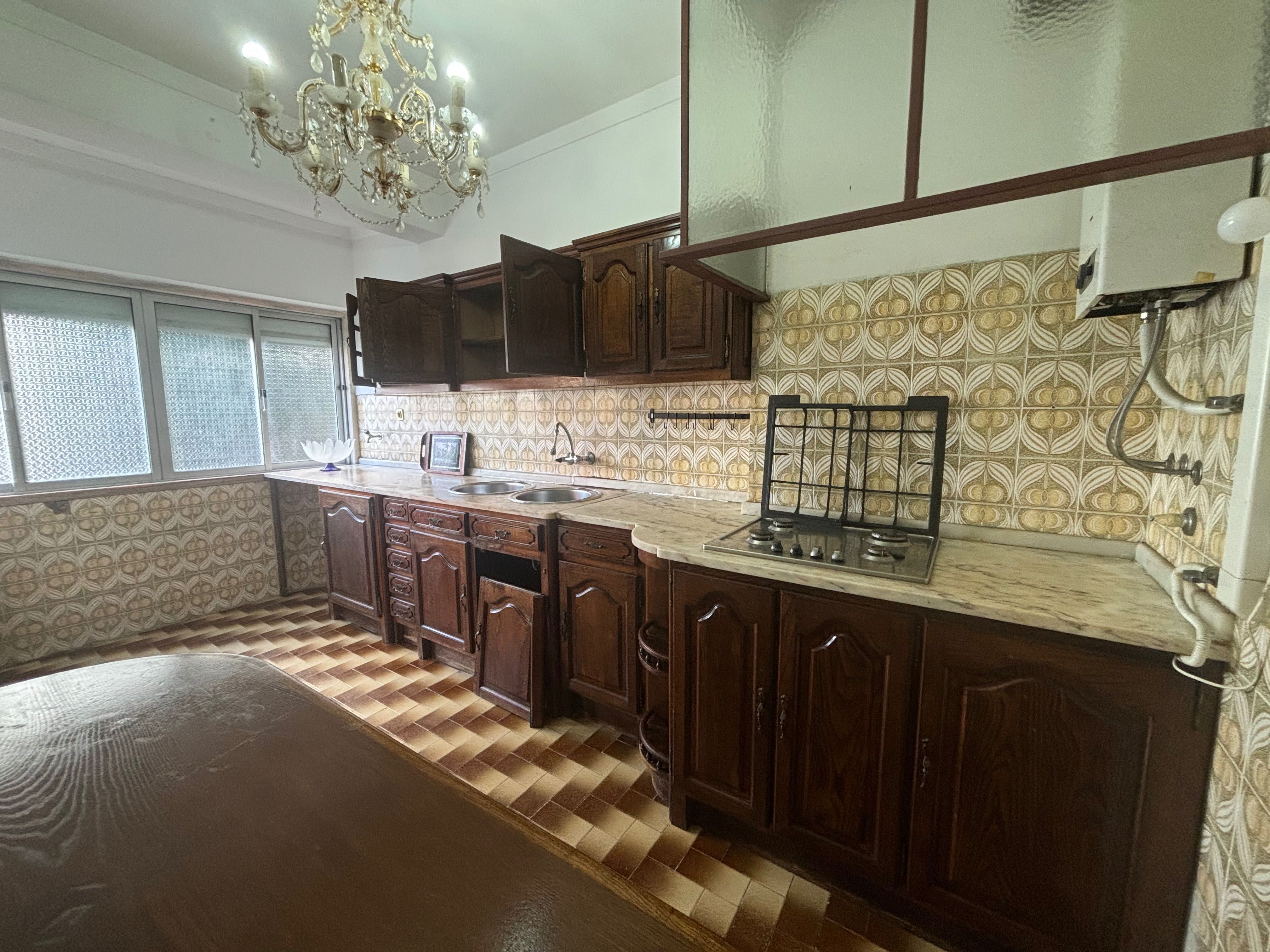 Cozinha em castanho