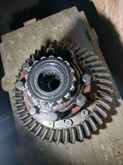 Диференціал з планітаркою заднього моста трактор МТЗ 80, 82.