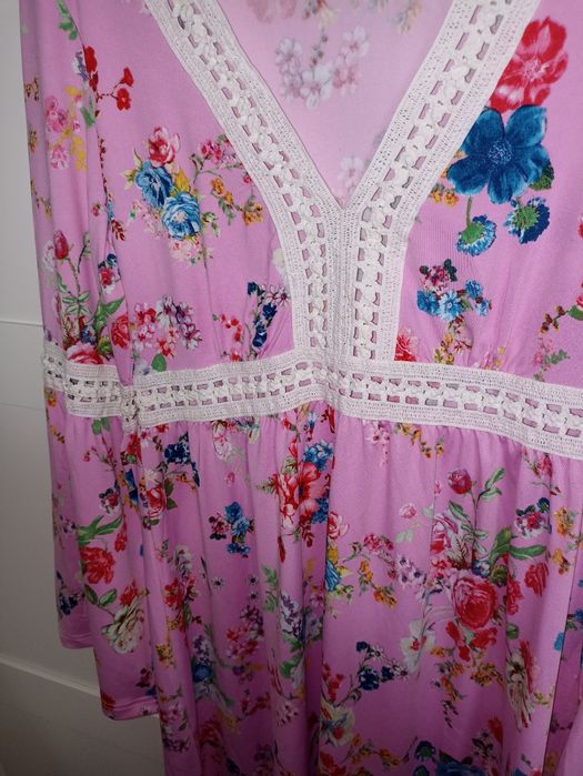 Nowa różowa  sukienka Boho w kwiaty z ażurowymi koronkami R.S/M
