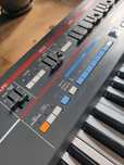 Perfekcyjne Roland Juno 106 syntezator analogowy 60 vintage