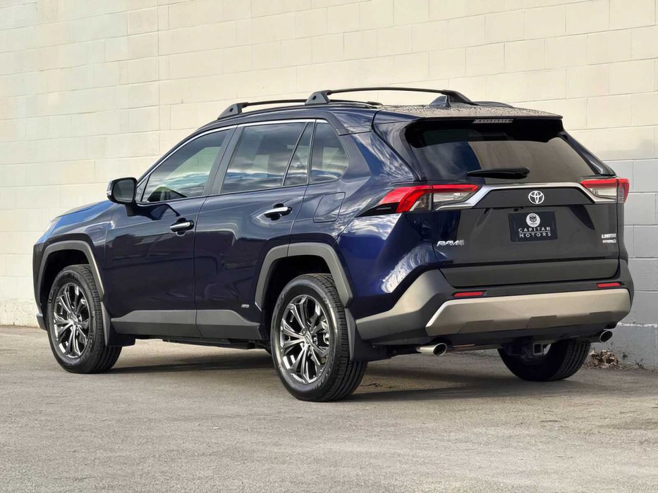 Toyota RAV4      2023