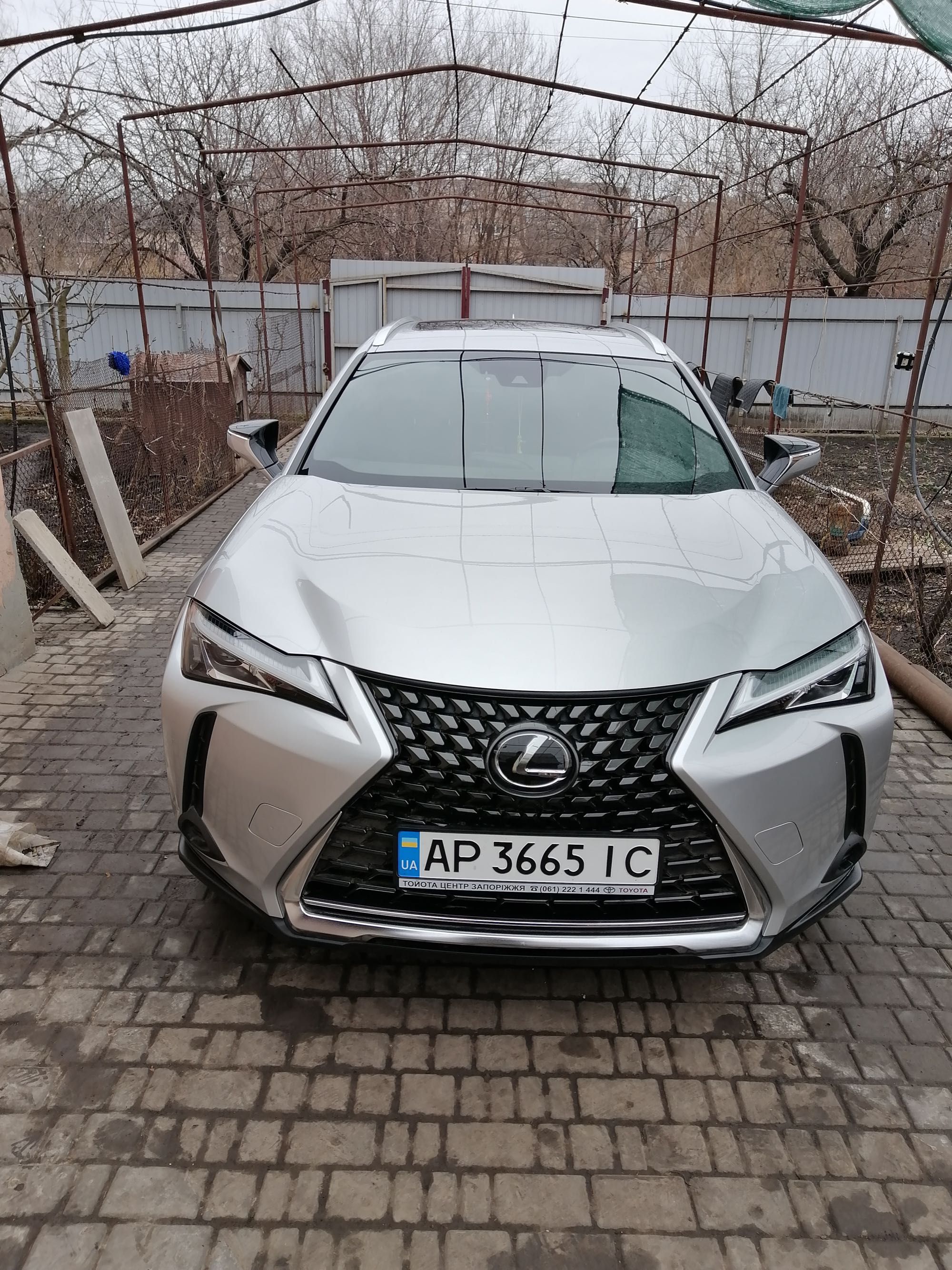 Автомобіль Lexus UX 200