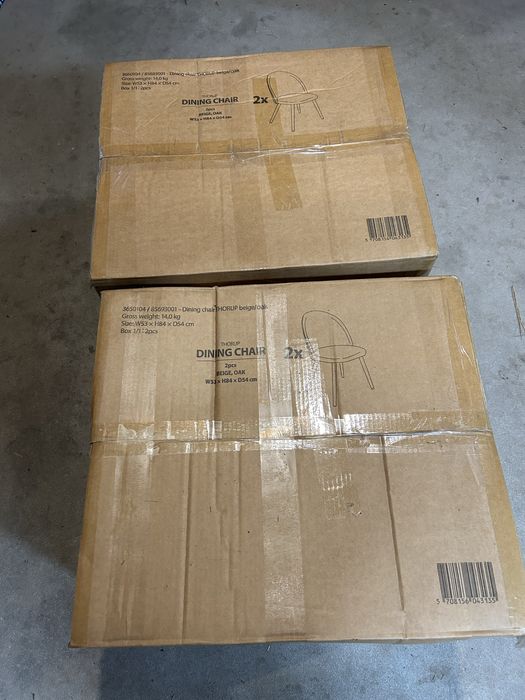 Sprzedam zestaw czterech krzeseł w atrakcyjnej cenie.