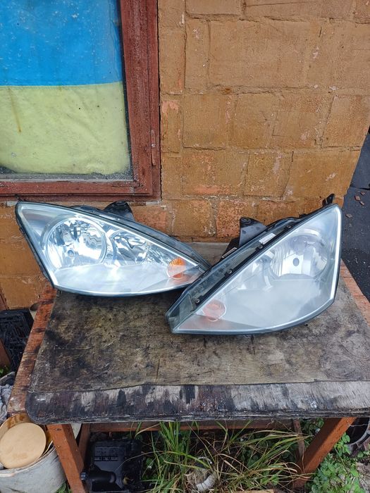 Ford Focus 1 01-04r фари світло оптика