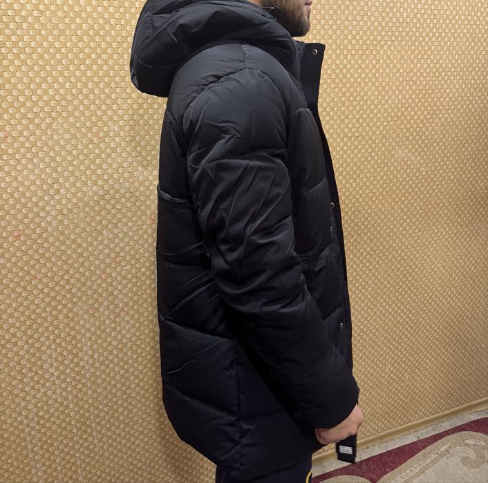 Теплий новий пуховик.