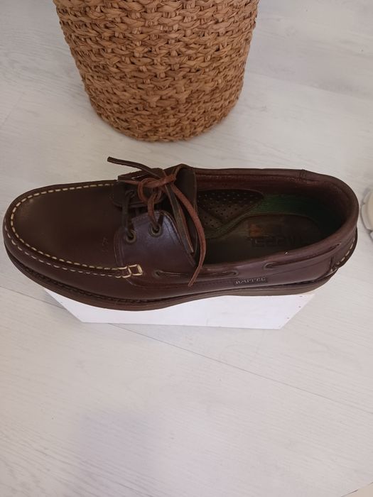 Sapatos NOVOS tam 41