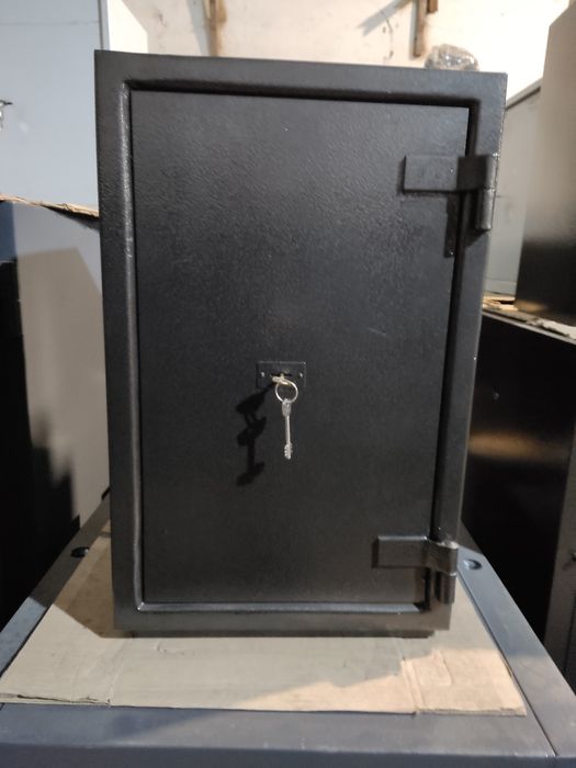 Продаю б.у канцелярський  сейф