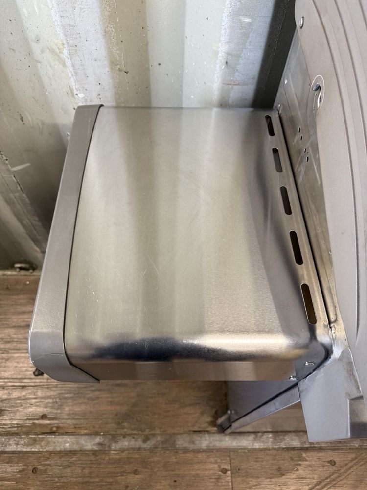 Grill gazowy Napoleon Triumph T410 z bocznym palnikiem