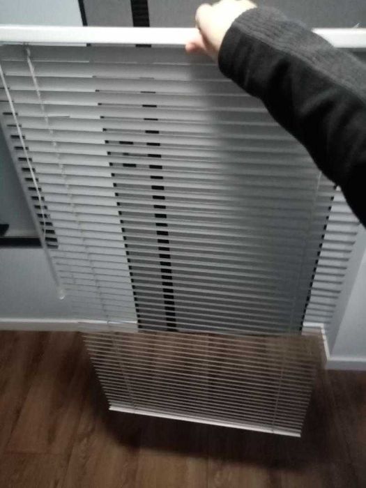 Żaluzje na okno sprzedam 64x120