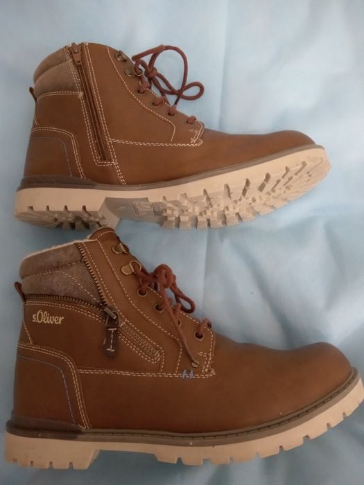 Ботинки на 43 размер , новые,бренд,качество!