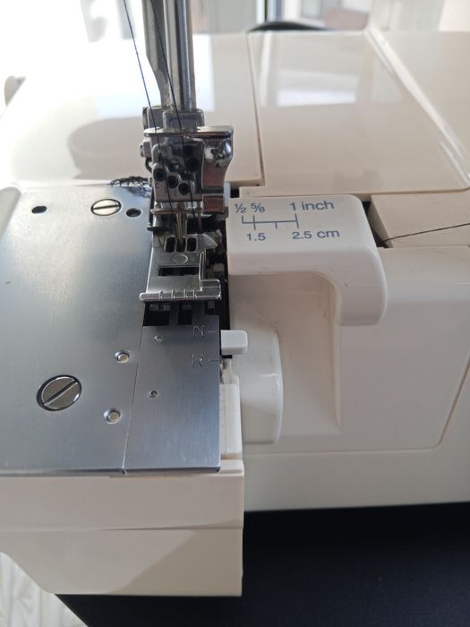 Коверлок (оверлок, розпошивалка) Minerva M3000CL