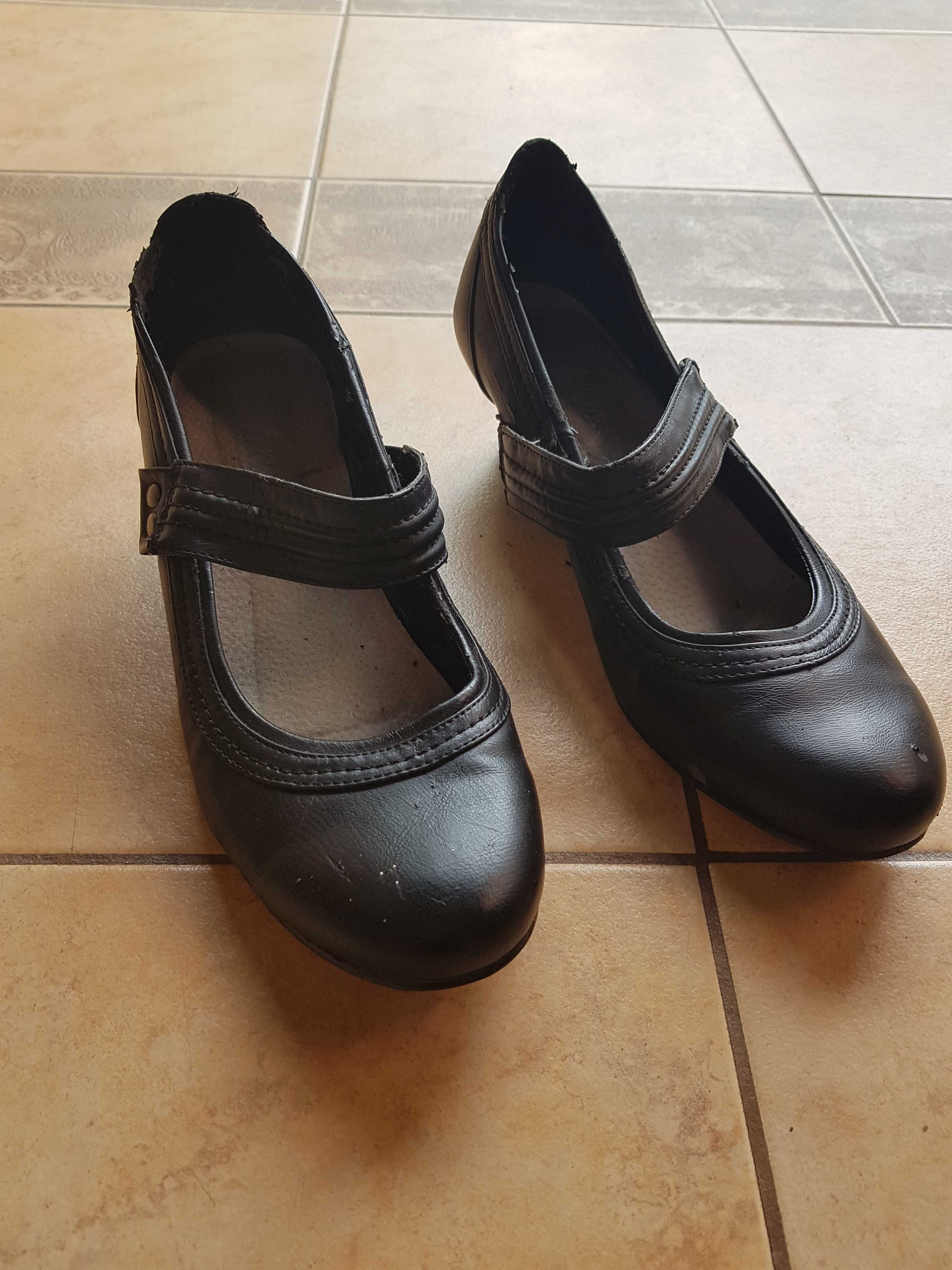 Buty damskie na koturnie 40