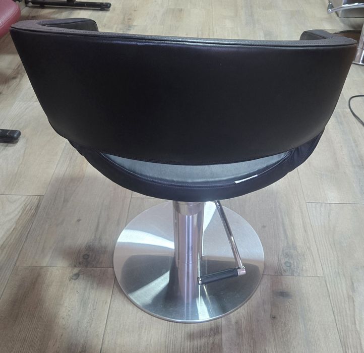 Duas cadeiras de cabeleireiro