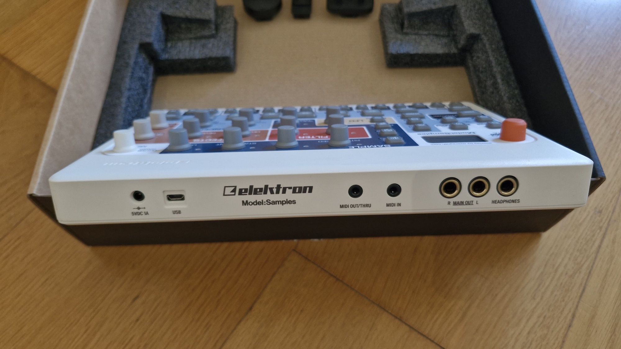 Elektron model: Samples