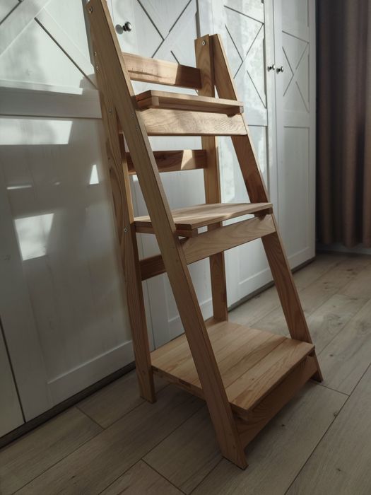 Regał z litego drewna