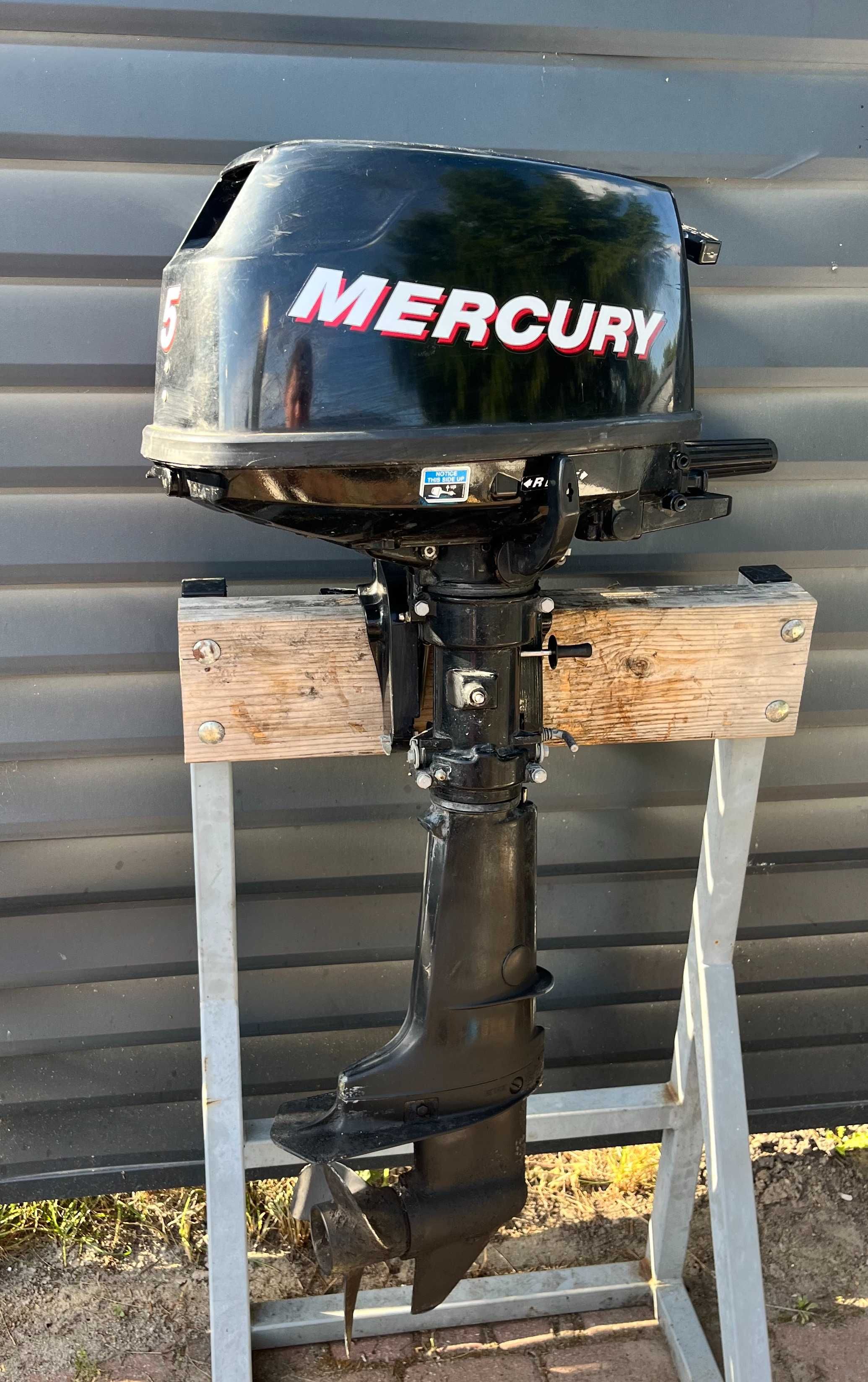 Silnik zaburtowy Mercury 5 KM Kolumna S