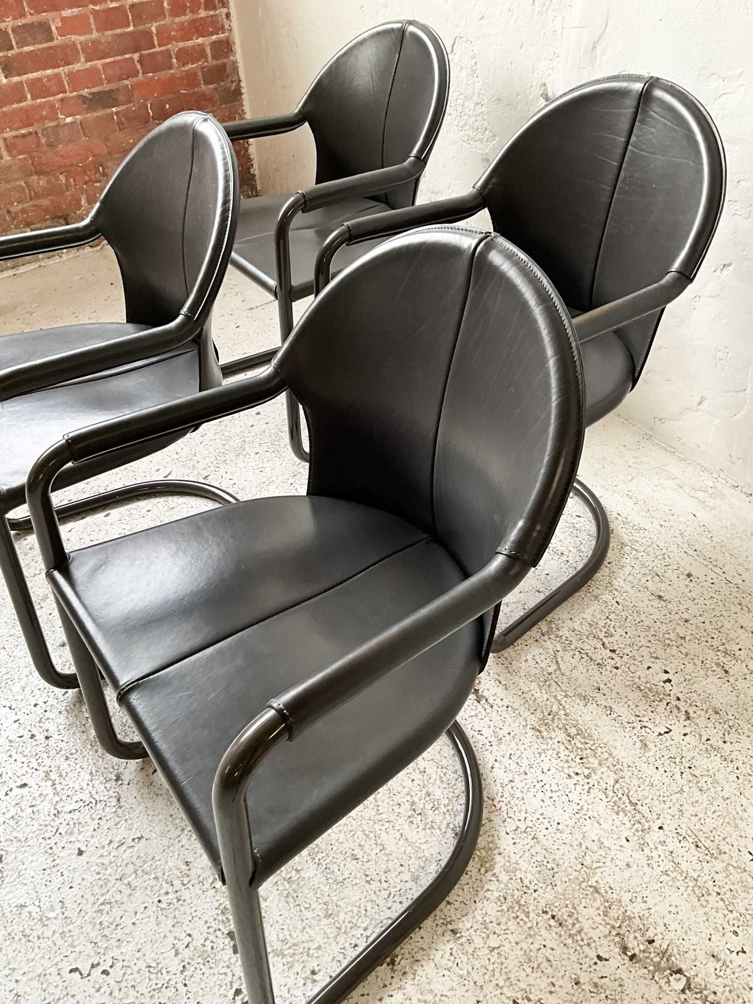 Polflex włoskie krzesła modernistyczne model 712 skóra siodłowa design