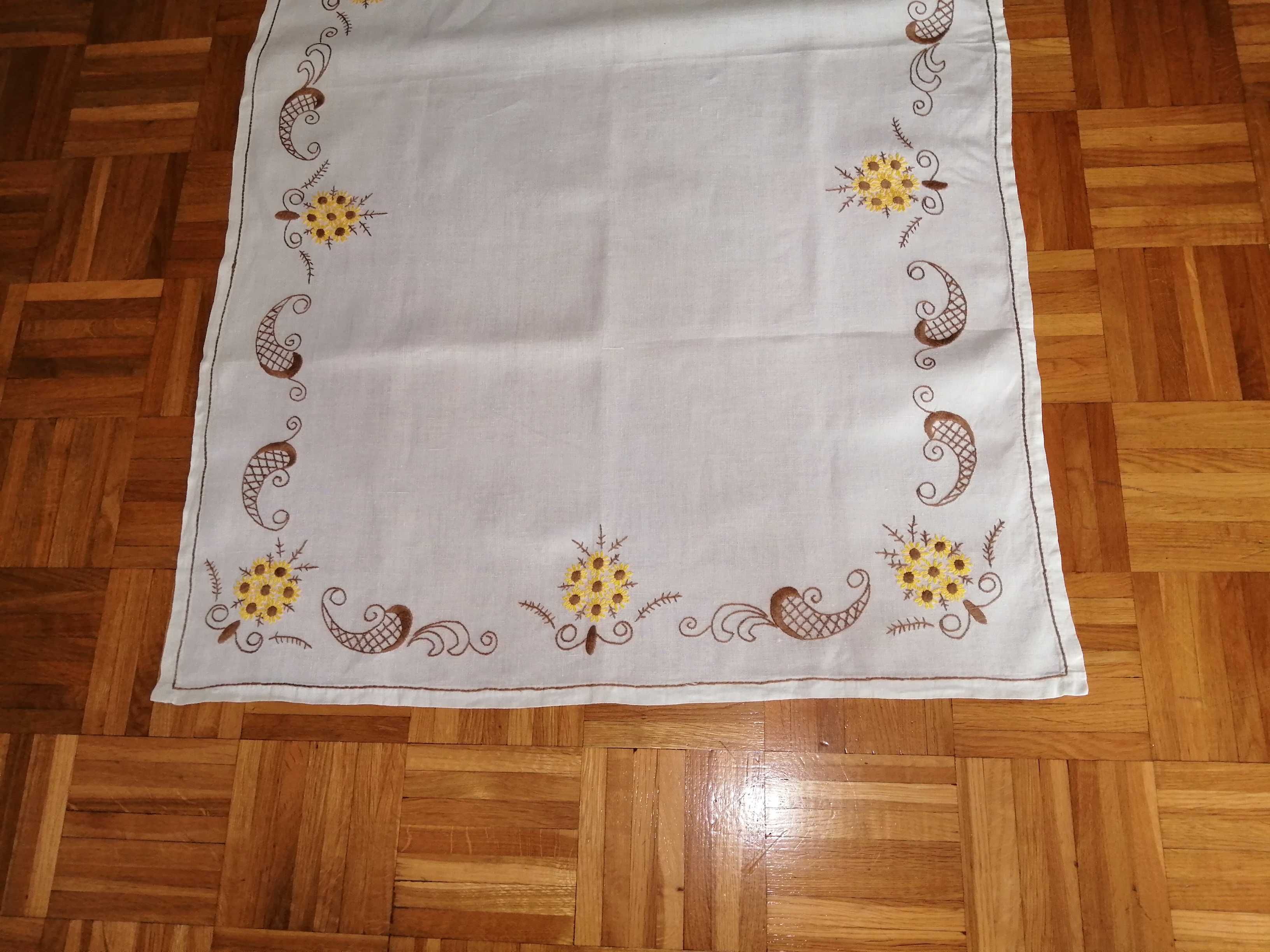 Obrus ręcznie haftowany 80x132