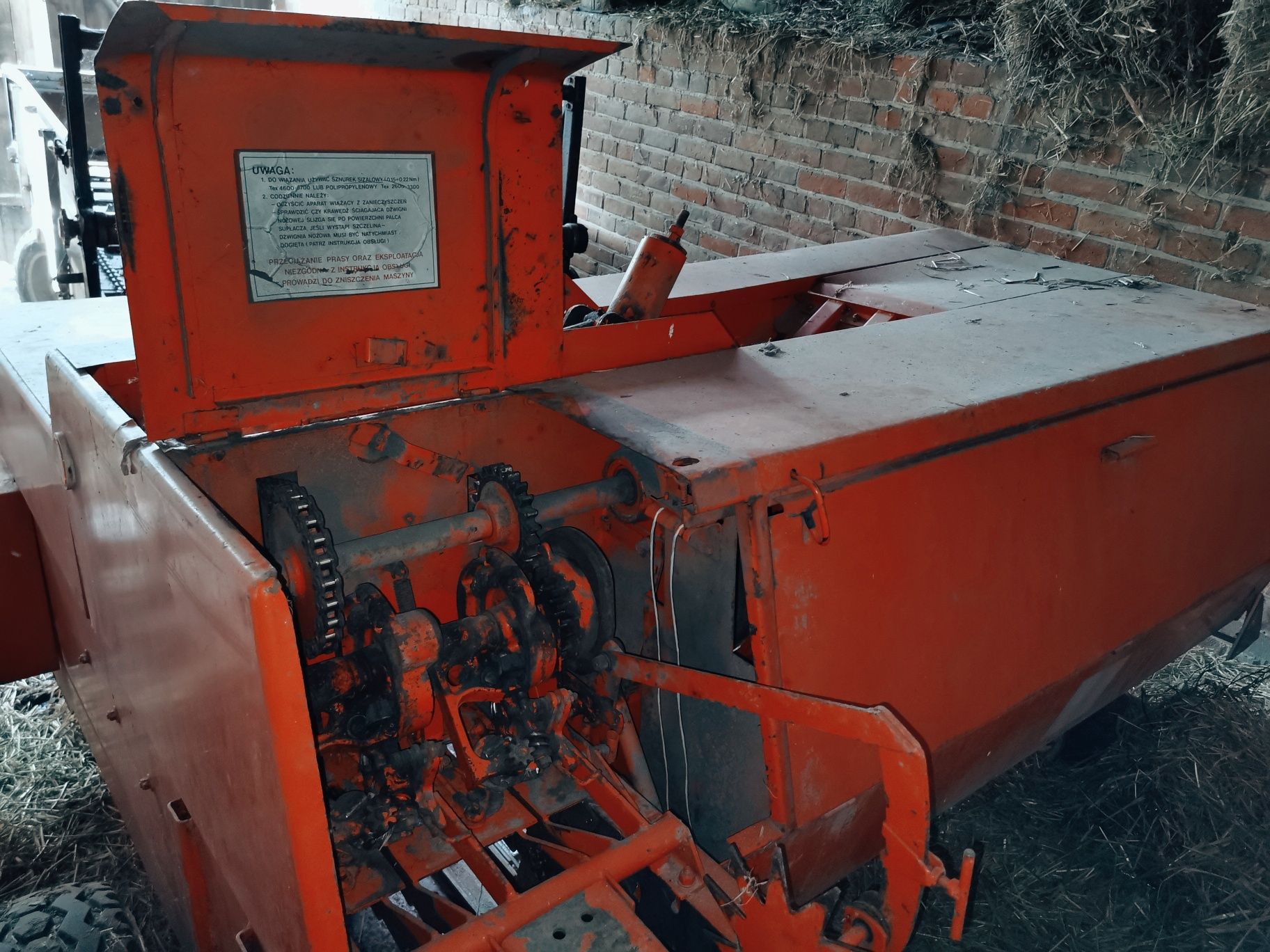 Prasa sipma z224 kostkująca do słomy