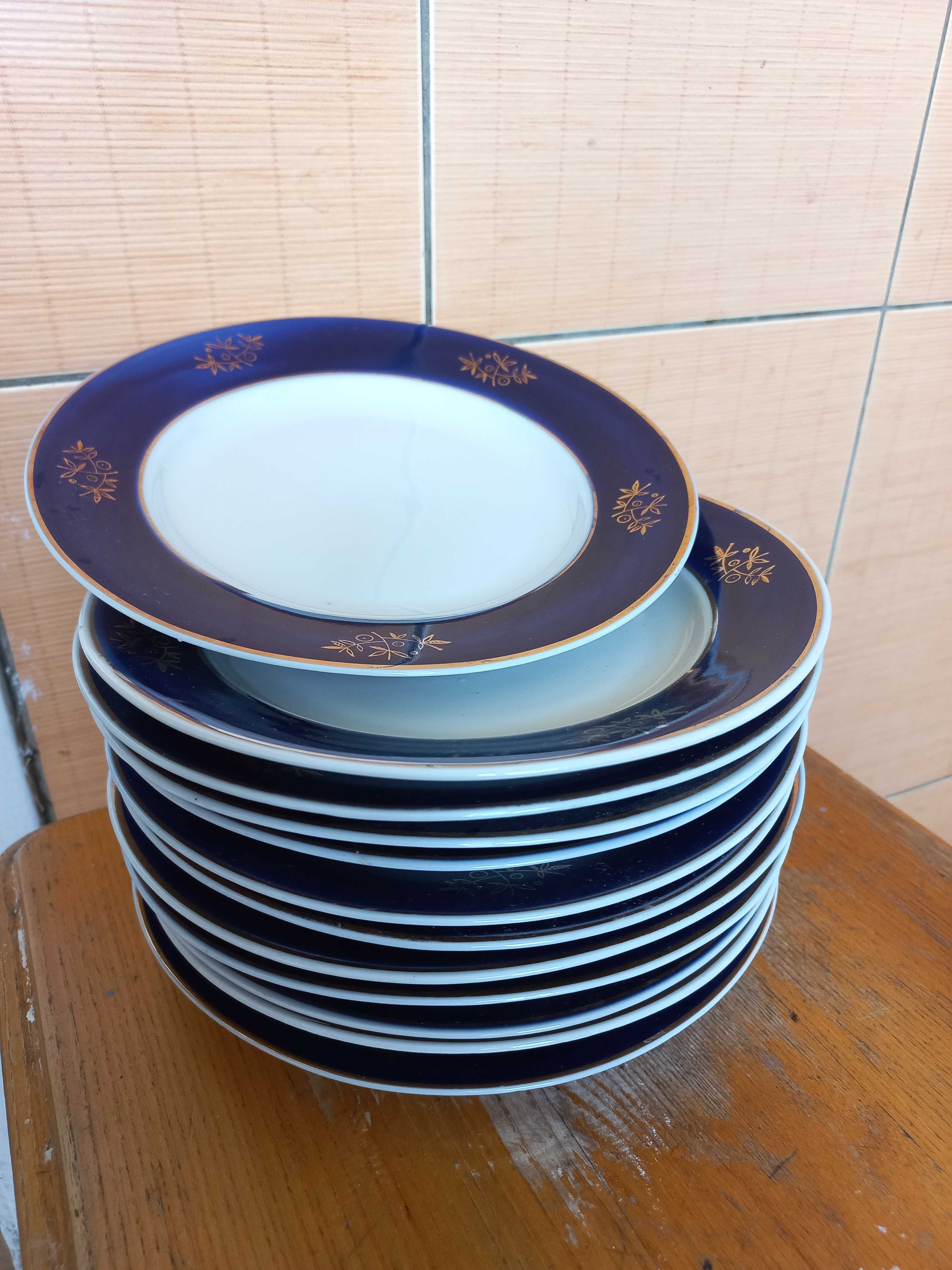 Набор тарелок 12 штук синие с золотым ободом и рисунком 20см