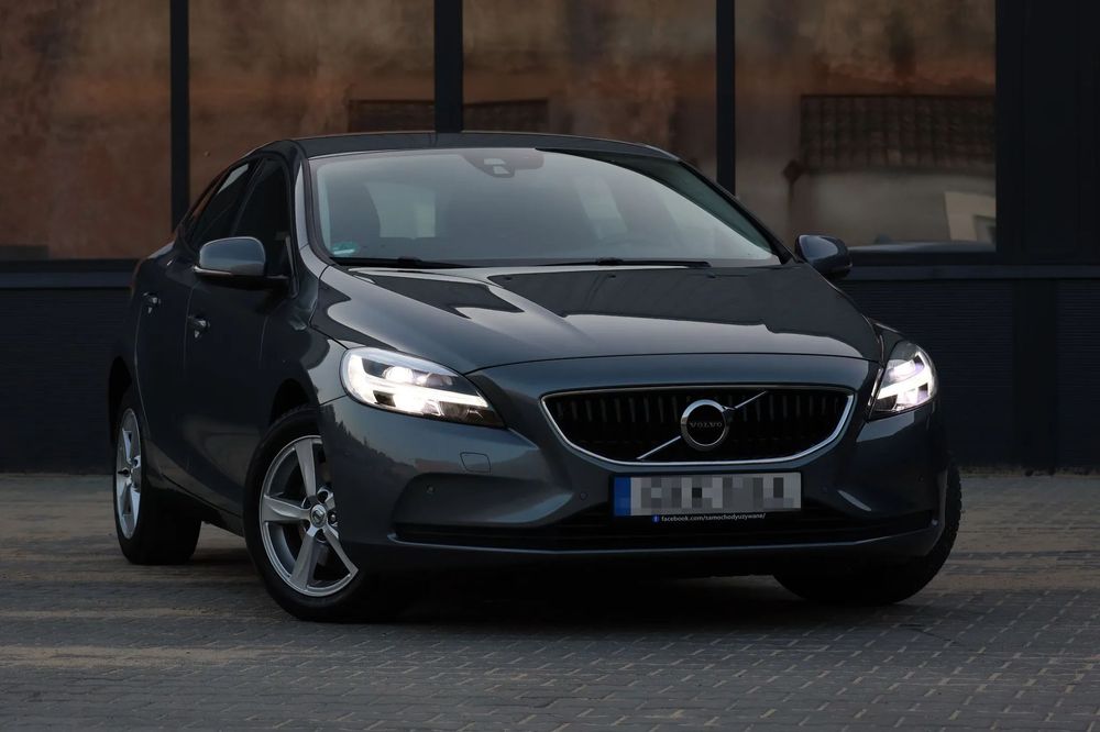 Volvo V40 2,0 T2 navi LED 2xPDC kamera serwis ASO