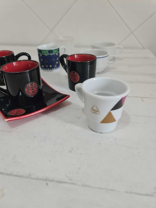 Conjunto Coleção de Chávenas de Café