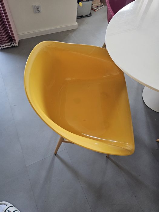 Krzesło kubełkowe z oparciem Kare design