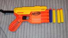 Бластер Nerf с четырьмя пульками