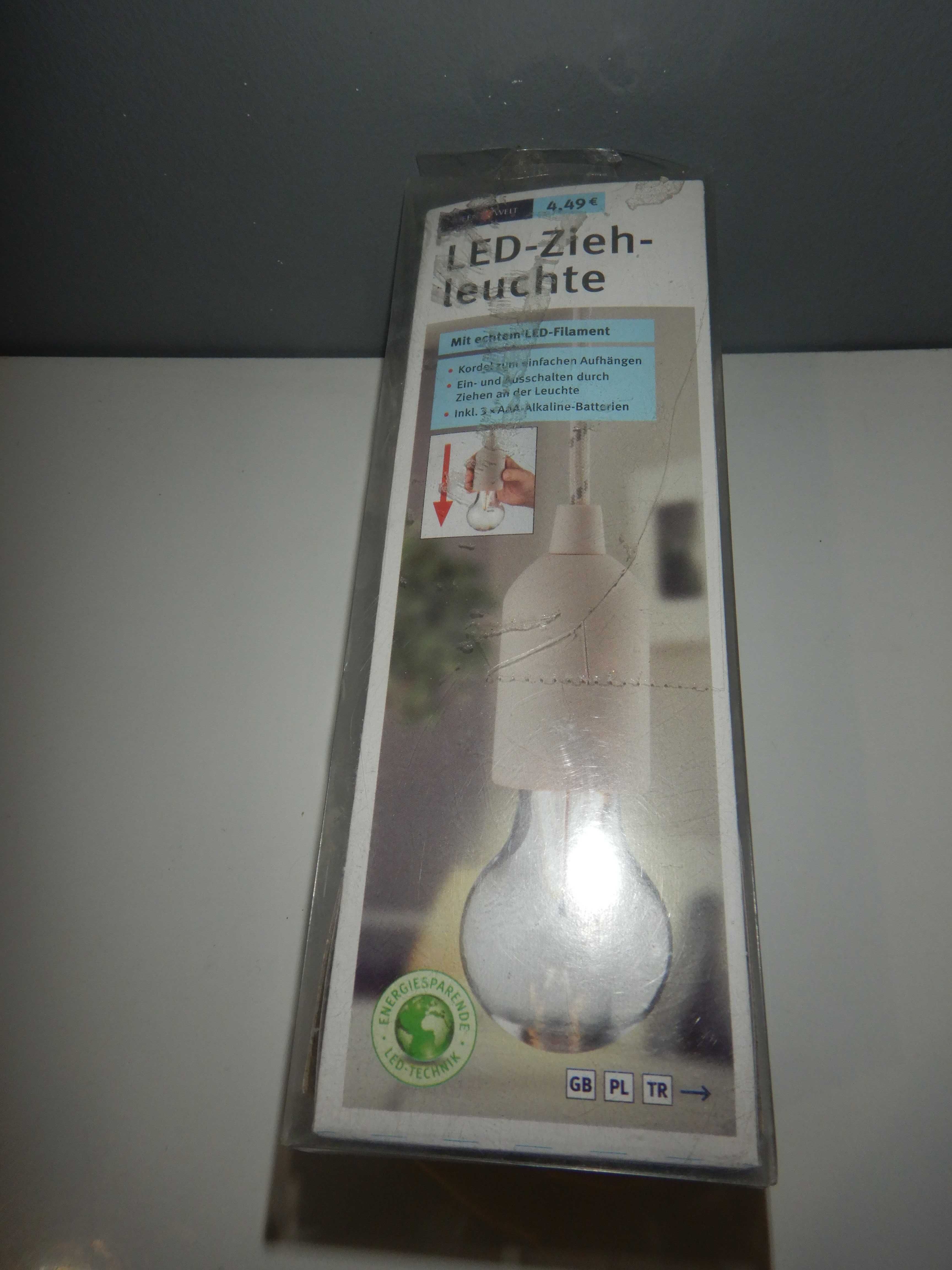 lampka led wisząca na sznurku żarnikiem na baterie