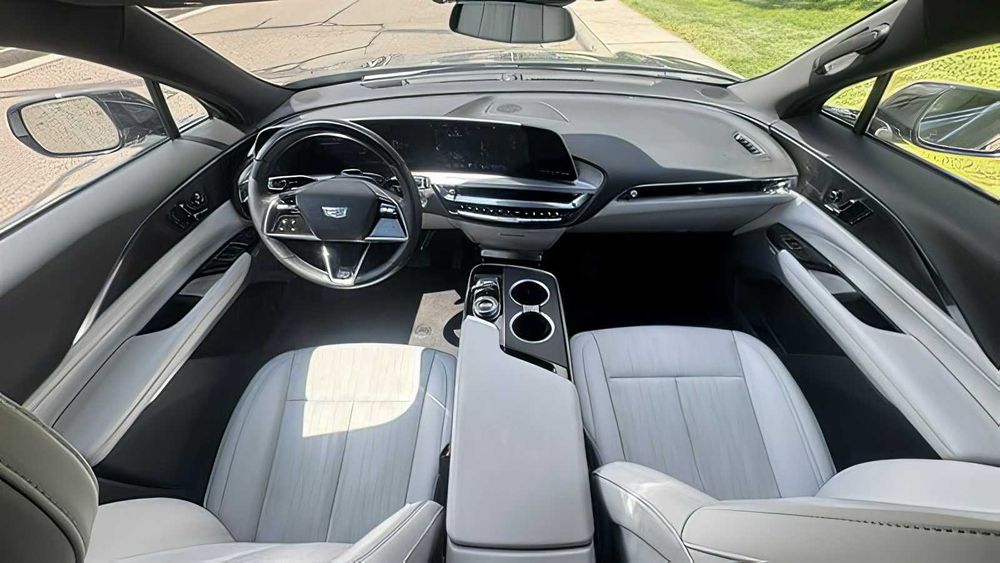 Cadillac LYRIQ      2024