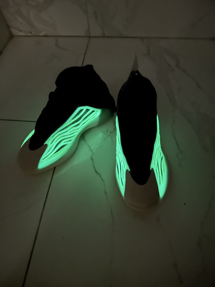 Adidas yeezy BSKTBL QNTM
