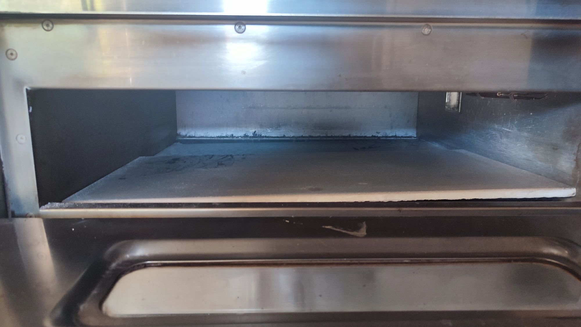 Piec do pizzy elektryczny z podstawą