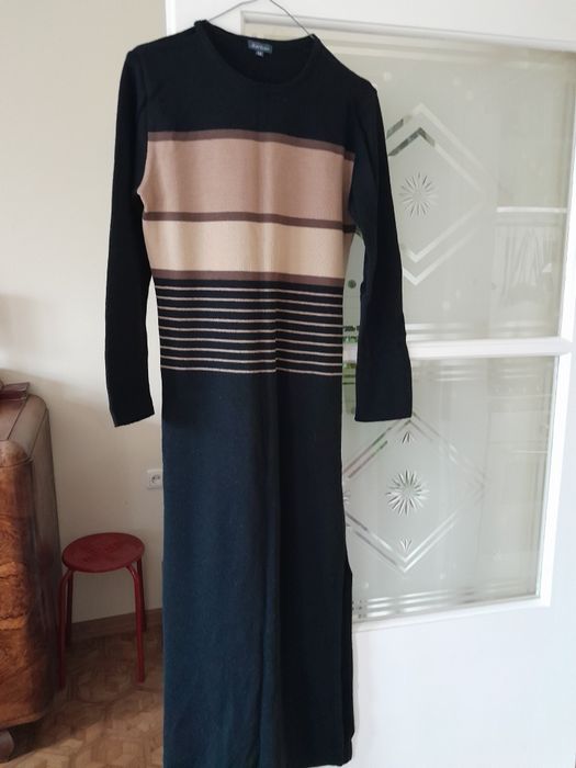 Sukienka dzianina z szalem Jarlan