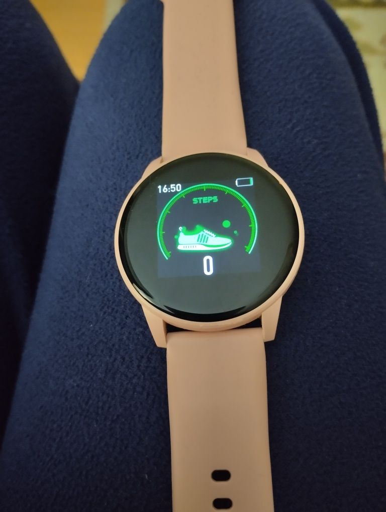 Smartwatch rosa a funcionar